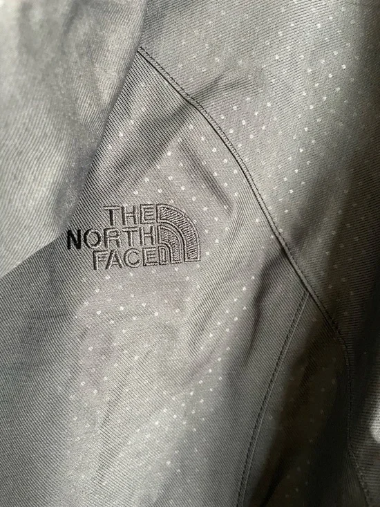 The North Face Gray Dot Print Hooded Rain Shell Jacket - Picture 8 of 17